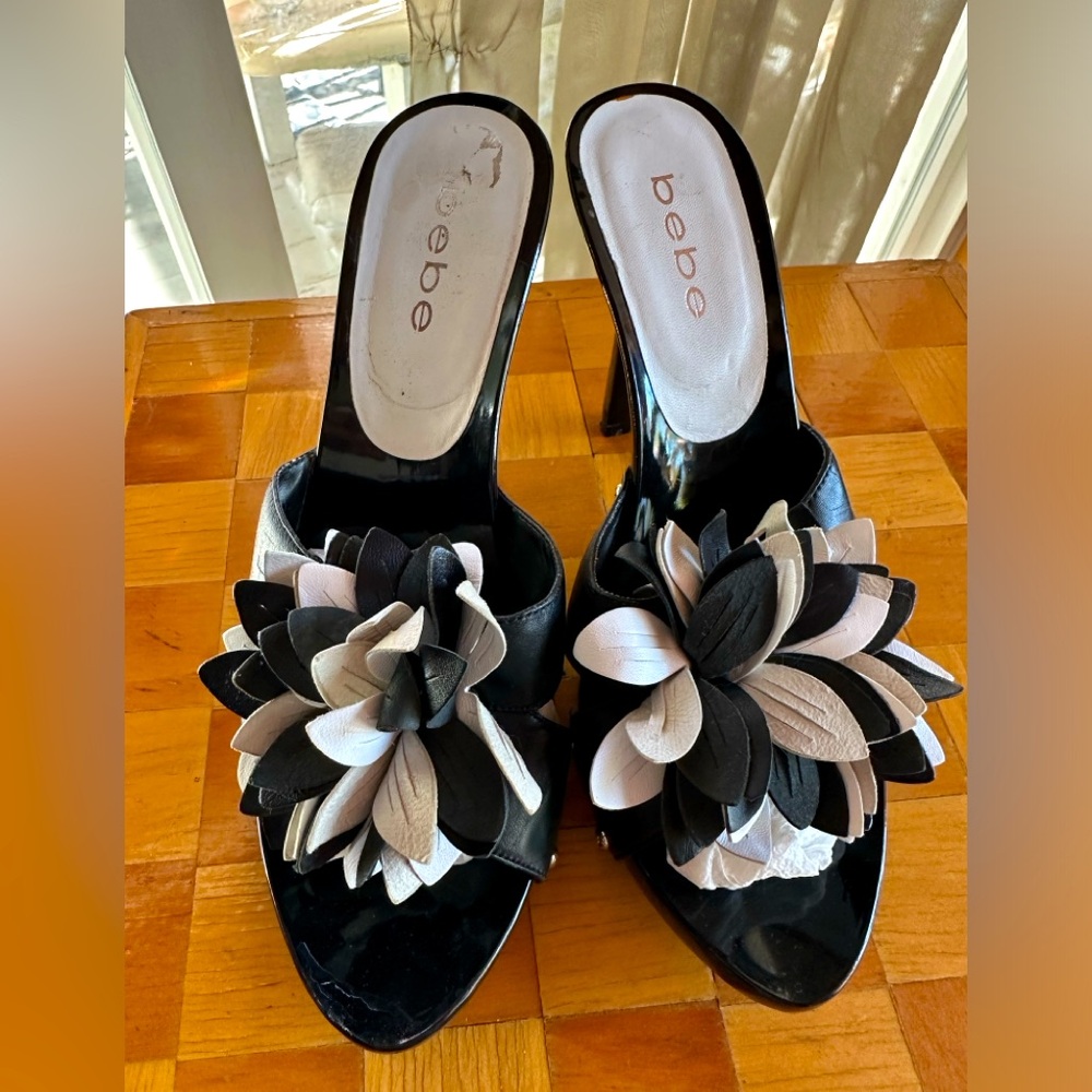 Bebe black and white leather flower 4 3/4”heeled sandal. Size 8 lightly worn.